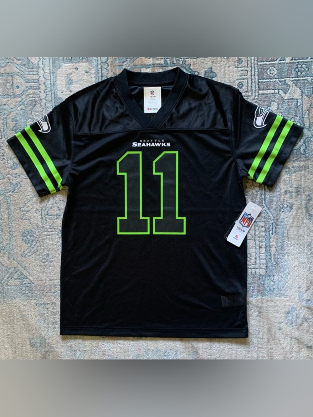 NFL  Players Team Apparel Seattle Seahawks 
 Smith Najiba Jersey SZ XL/Youth NWT